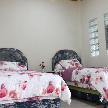 Villa Bukit Berkat Bogor Luaran gambar